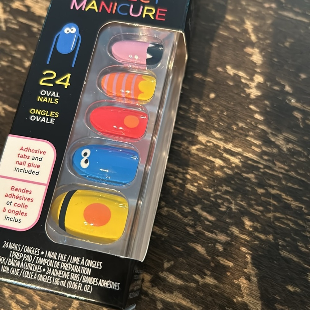 Set of 2 new press on nails - Picture 3 of 3